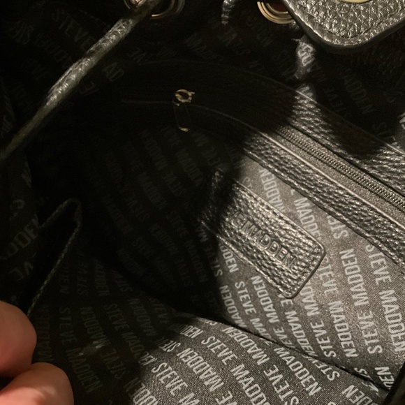 Steve Madden Black Crossbody Bag with Silver Chain - Large, Good Condition - Picture 5 of 9